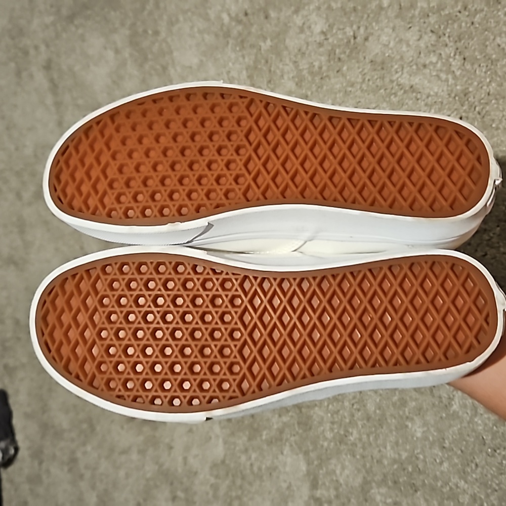 Vans - Picture 2 of 4